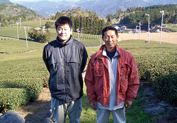 お食事との相性もよい、無農薬の香り高い茶葉を使用。